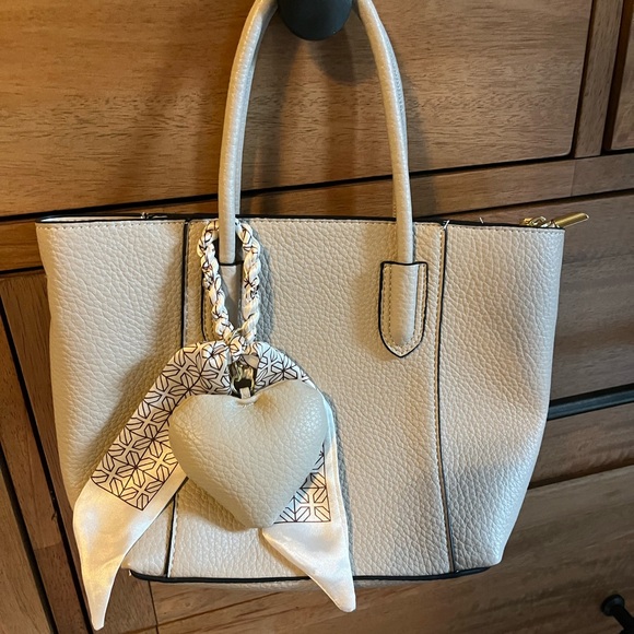 Pashanga Handbags - Elegant Cream Tote Bag